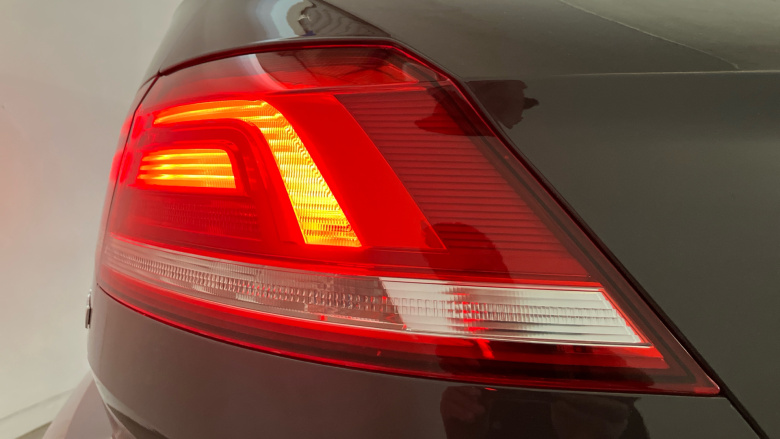 Volkswagen Passat 2.0 TDI R-Line 4dr [Panoramic Roof] Diesel Saloon